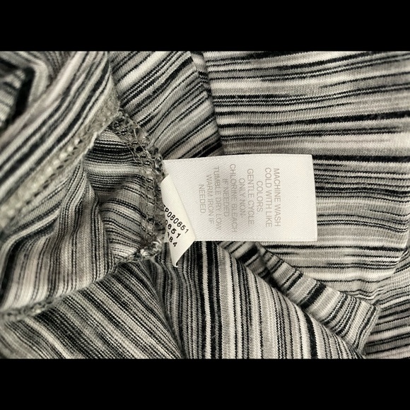 Pure J Jill Space-Dyed Black White Top with Pockets - Picture 9 of 9